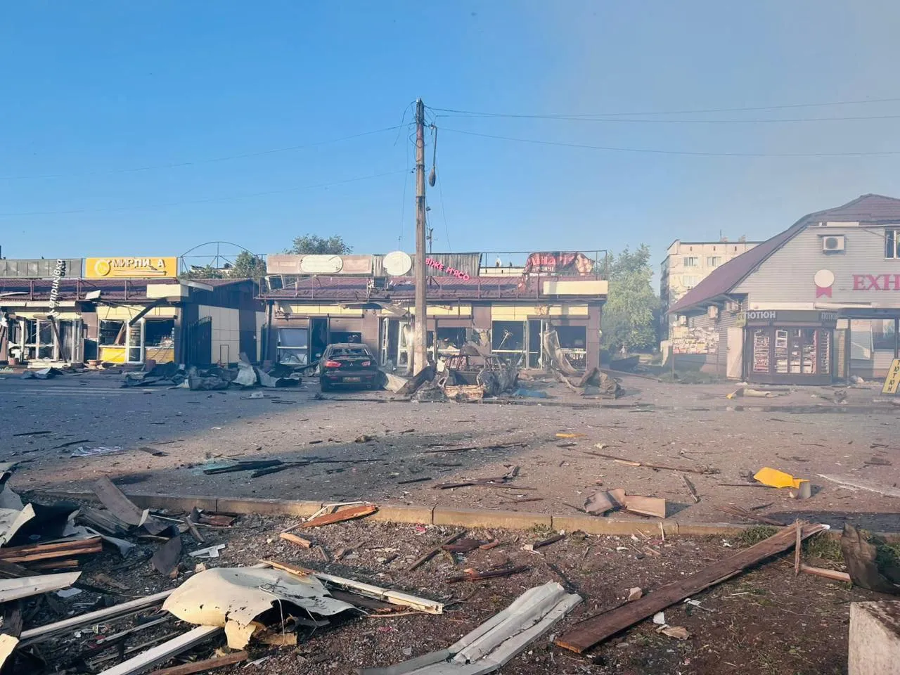 Россия сбросила авиабомбу на Доброполье Донецкой области: под удар попал ТЦ
