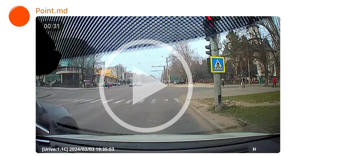 В столице водитель не справился с управлением и врезался в забор церкви