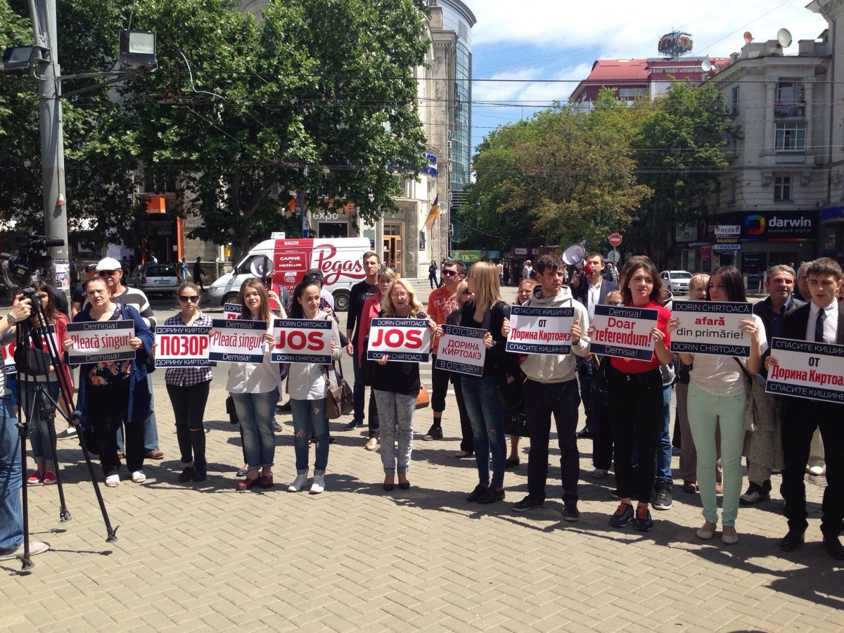 Жители Кишинева собрались на протест с требованием отставки мэра