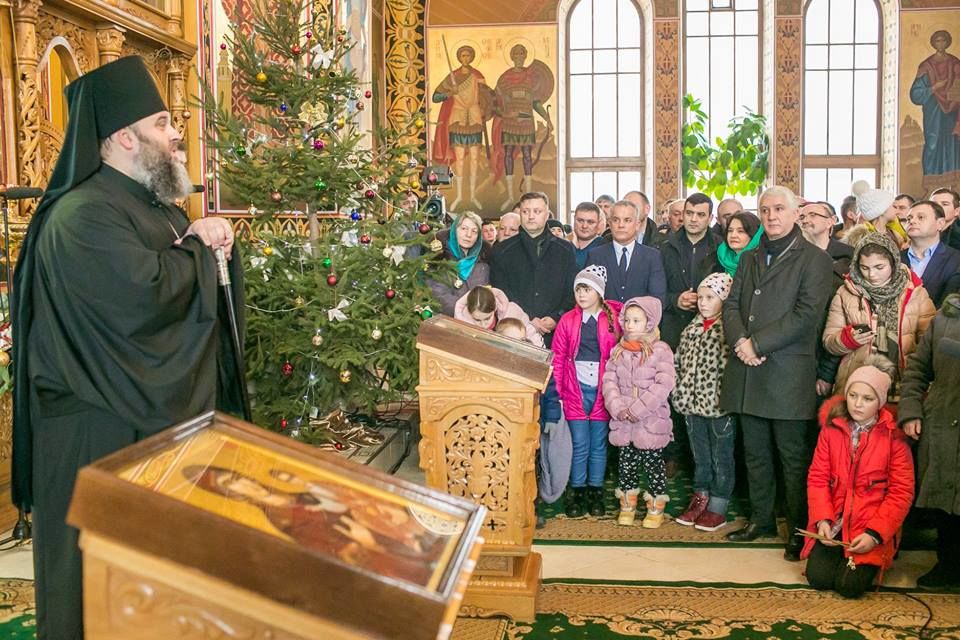 Плахотнюк: Пусть праздники принесут вам спокойствие и исполнение желаний