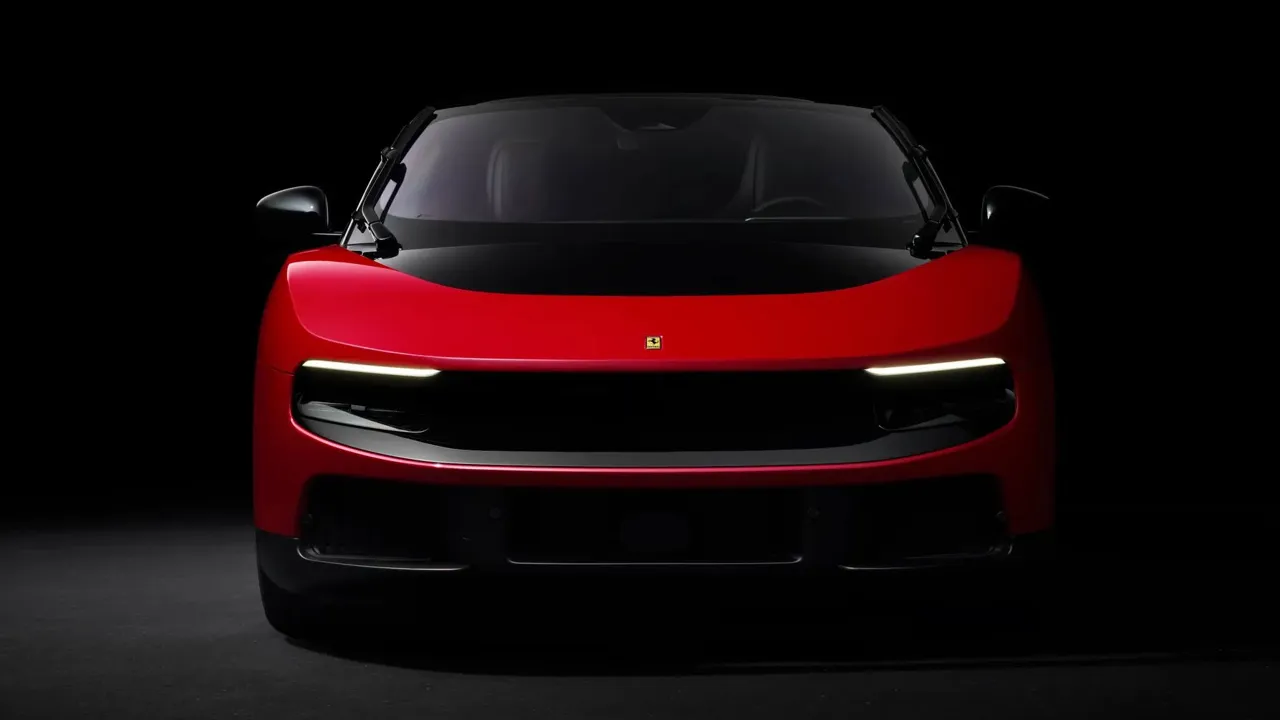 В Интернете сравнили электромобиль Ferrari за €550 тысяч с Nissan