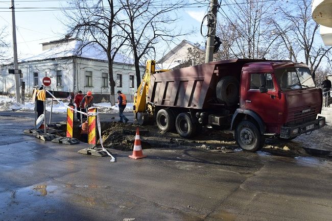 Мэрия о дыре на дороге: Ответственность несут Apa-Canal и Termoelectrica