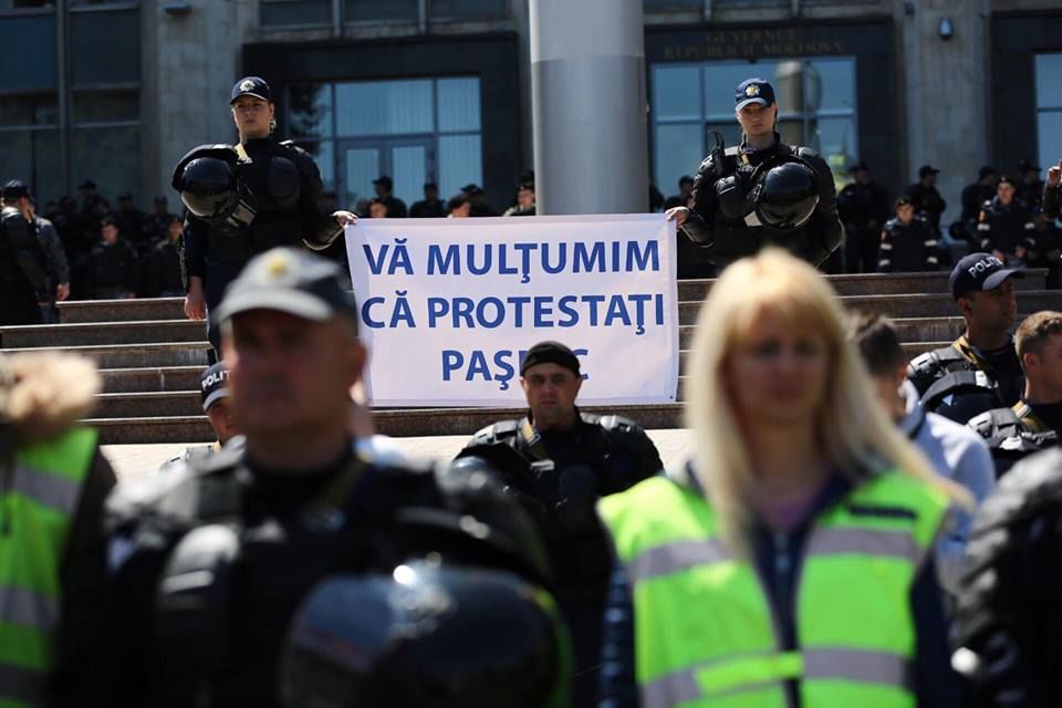 В Кишиневе митинг протеста закончился столкновениями с полицией