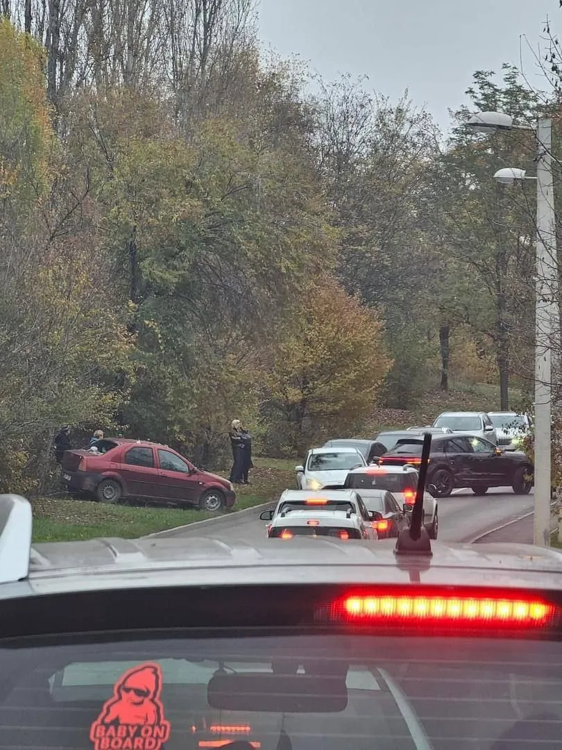 Accident în sectorul Râșcani: Un Porsche și o Dacia s-au tamponat
