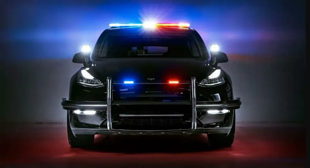 Într-un oraș din SUA, poliția a renunțat la Tesla după un an de utilizare