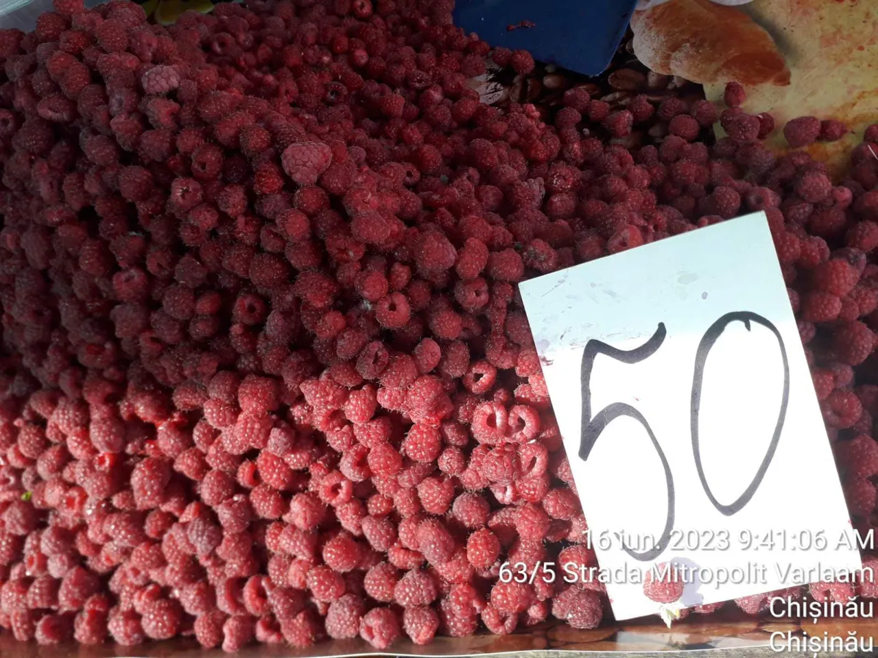 На рынке стручковую фасоль продают по 70 леев за килограмм