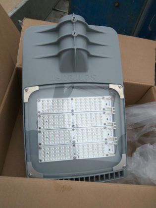 Муниципальные службы начали работы по модернизации освещения столичного бульвара