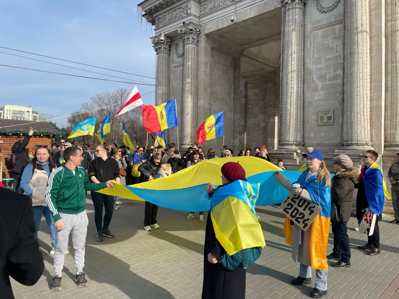 В Кишиневе проходит марш, приуроченный ко второй годовщине начала войны в Украине
