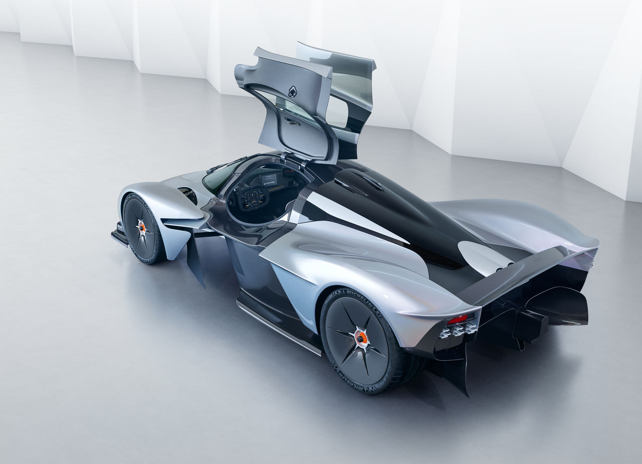 Aston Martin показал фото серийного гиперкара Valkyrie
