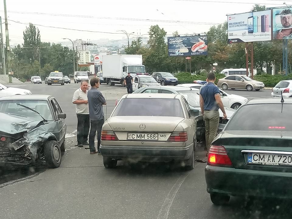 ДТП с участием нескольких машин произошло на Рышкановке