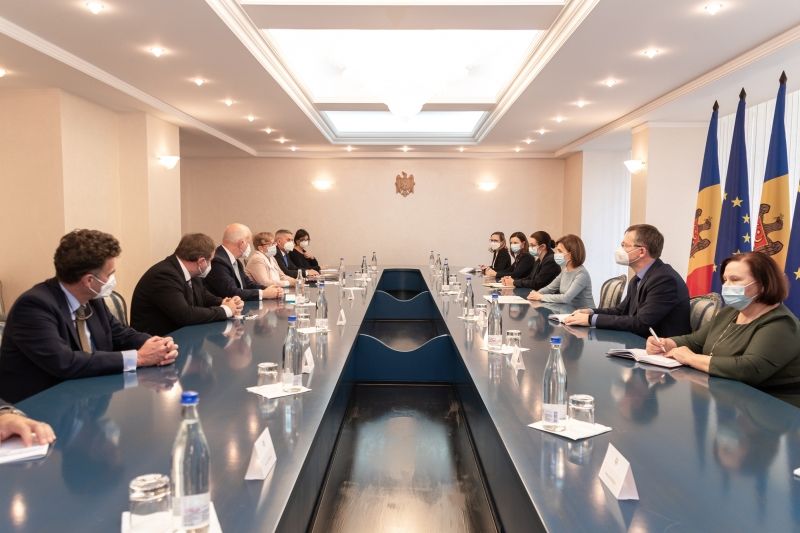 Президент Молдовы встретилась с группой чешских сенаторов