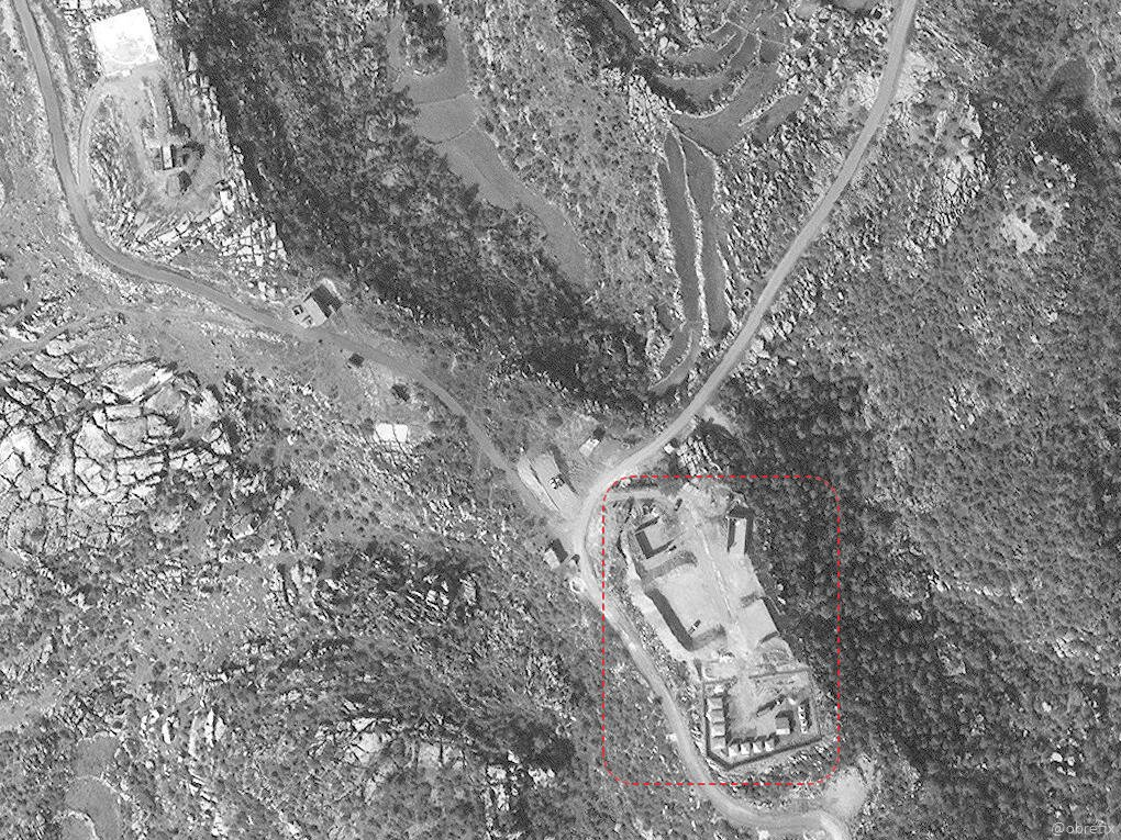 Накрытые сеткой С-300 в Сирии заметил спутник