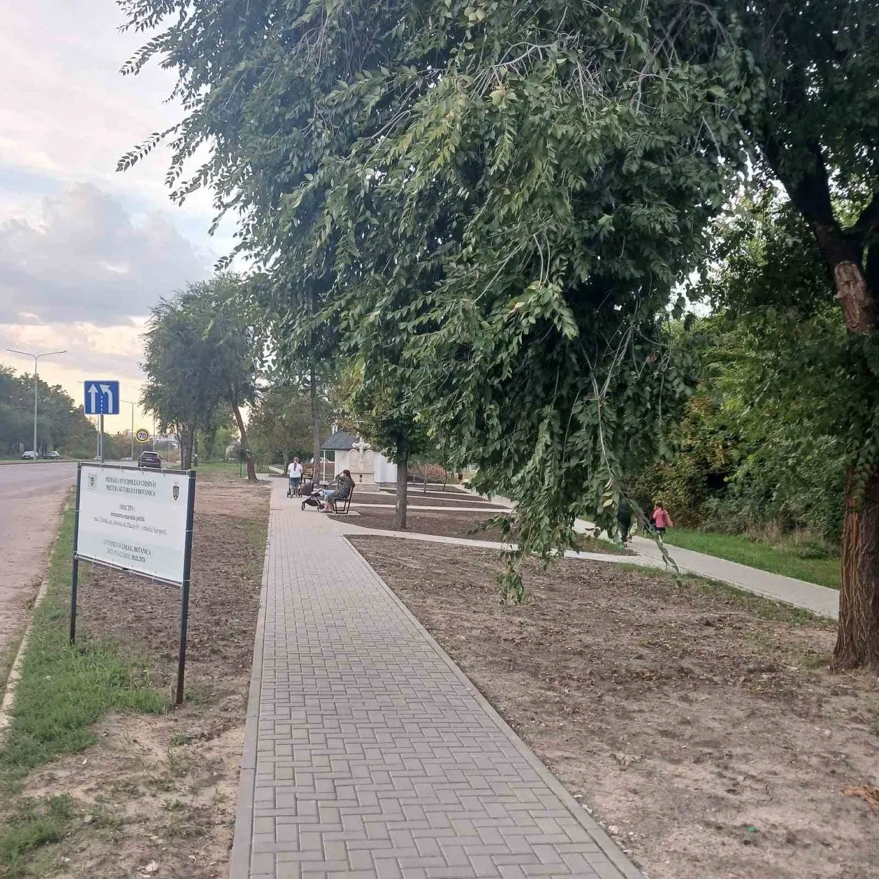 Lucrările de reabilitare a miniscuarului în zona orășelului Aeroport au fost finalizate