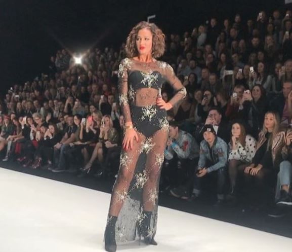 Гости Mercedes-Benz Fashion Week Russia хором пели с Бузовой
