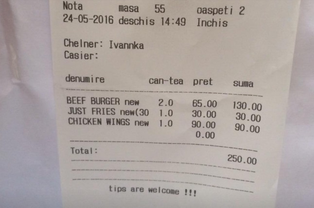 Ce a descoperit un client din Chişinău într-un hamburger pe care l-a muşcat