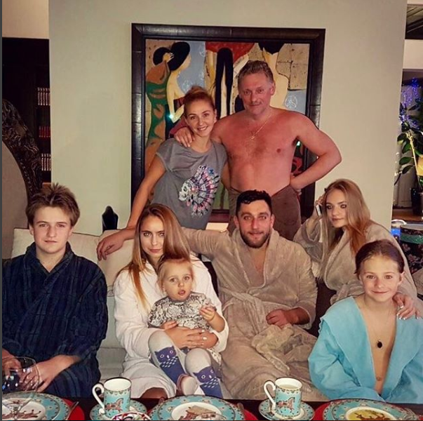 Татьяна Навка показала "неприличное" фото Дмитрия Пескова