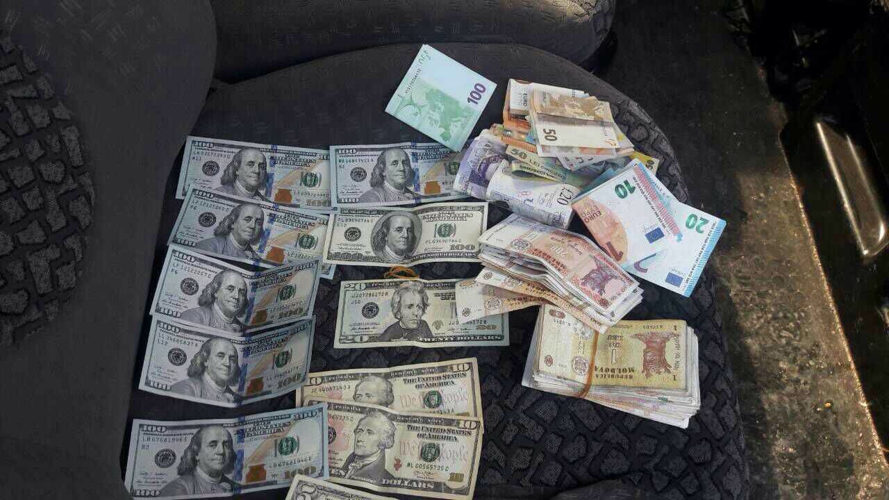 Deconspirarea unui grup criminal specializat în contrabandă cu produse de tutungerie și în contrafacerea băuturilor
