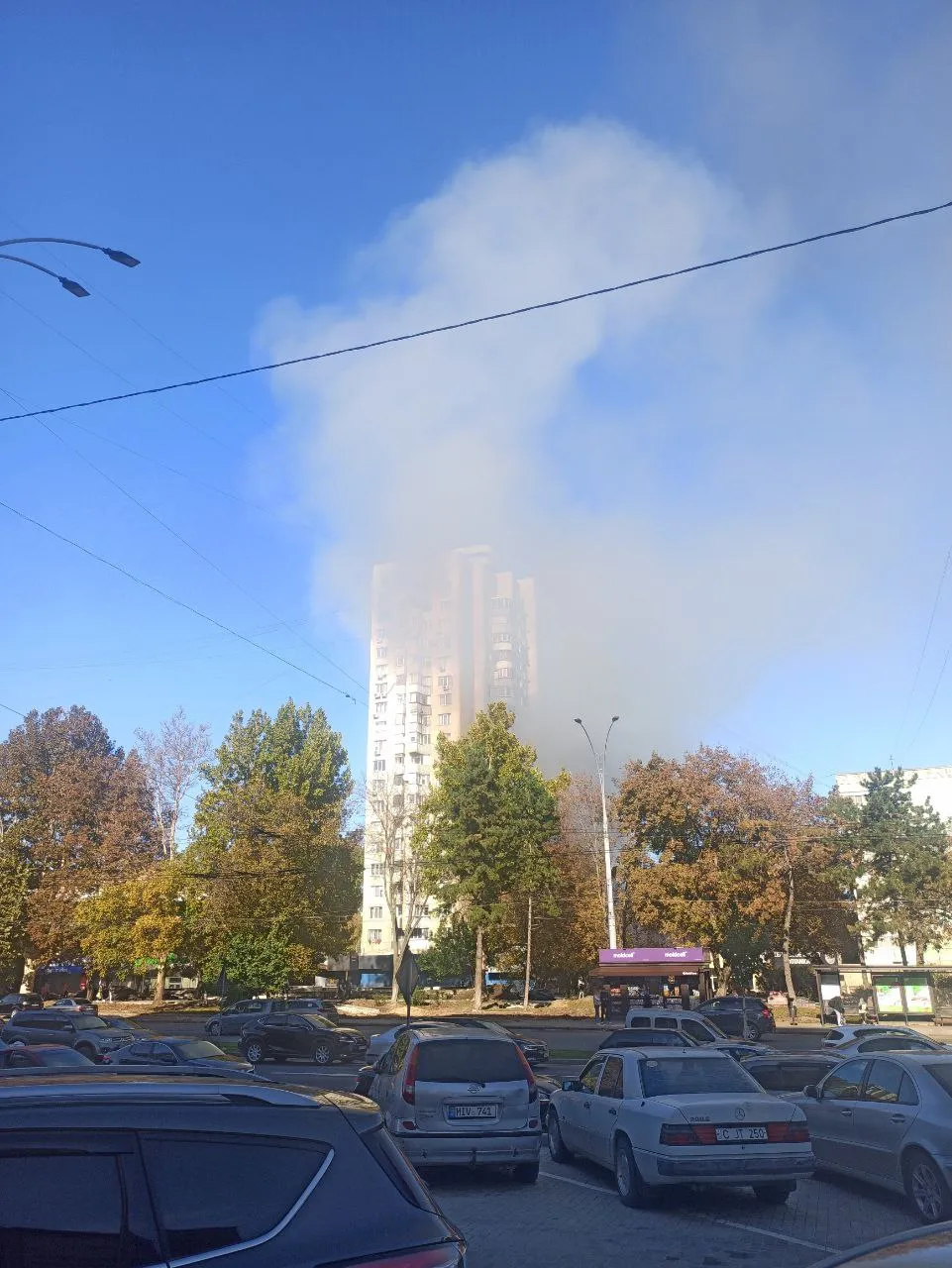 На Ботанике в районе муниципального молодежного центра разгорелся пожар