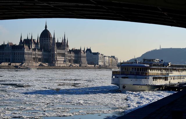 Красиво, но холодно: лютые морозы сковали Европу