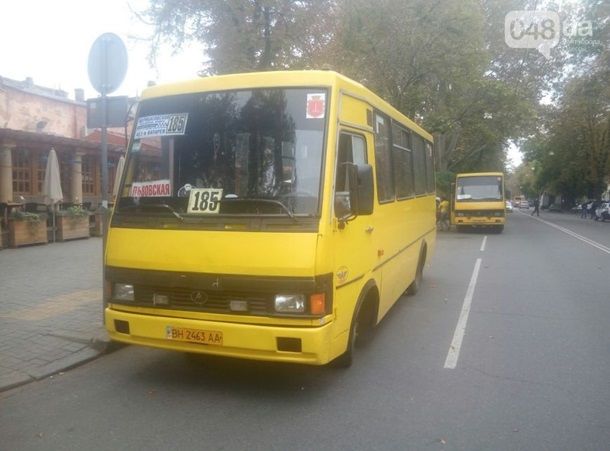 В Одессе мужчина останавливал маршрутку стрельбой