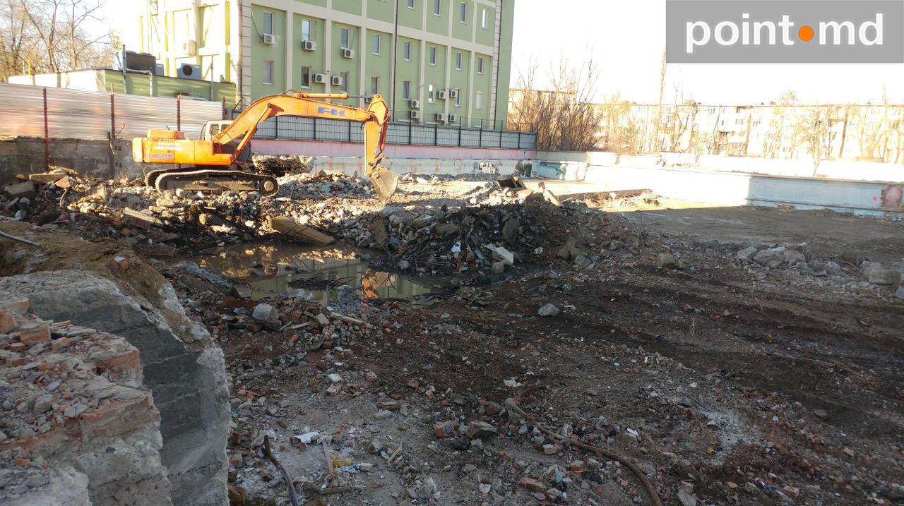 В Кишиневе спортивный комплекс "Юность" сравняли с землей