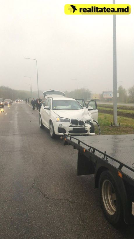 Accident în apropiere de aeroport. Două mașini de lux au fost avariate