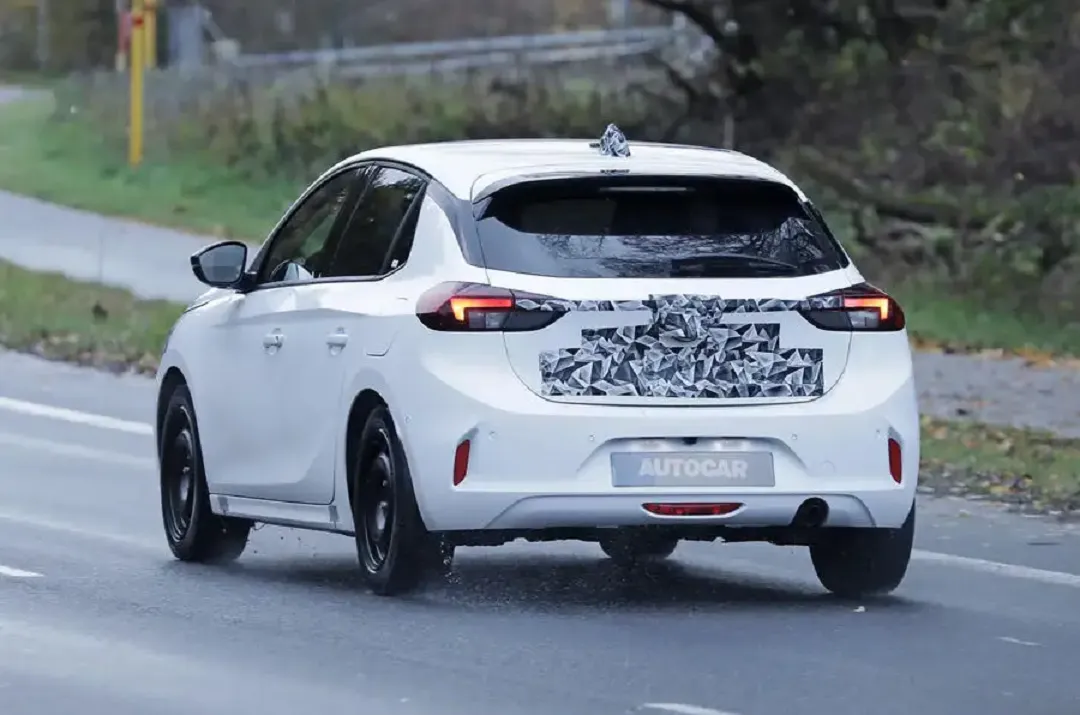 Новый хэтчбек Opel Corsa 2023 рассекретили до премьеры