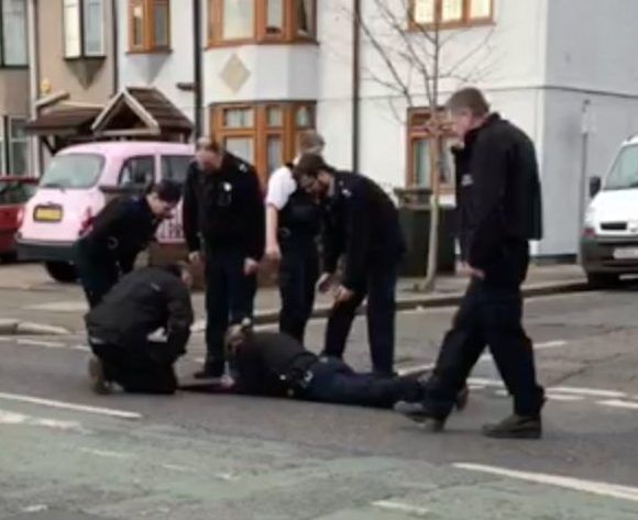 В Британии мужчина провалился в канализацию и блуждал там три дня