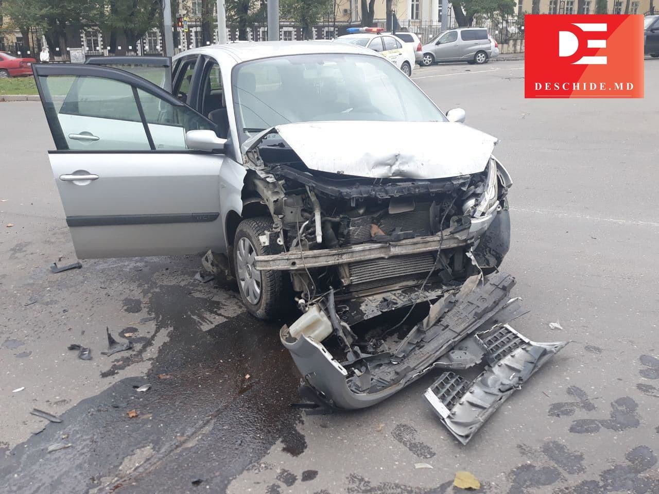 В Кишиневе перевернулась машина скорой помощи, пострадал ребенок