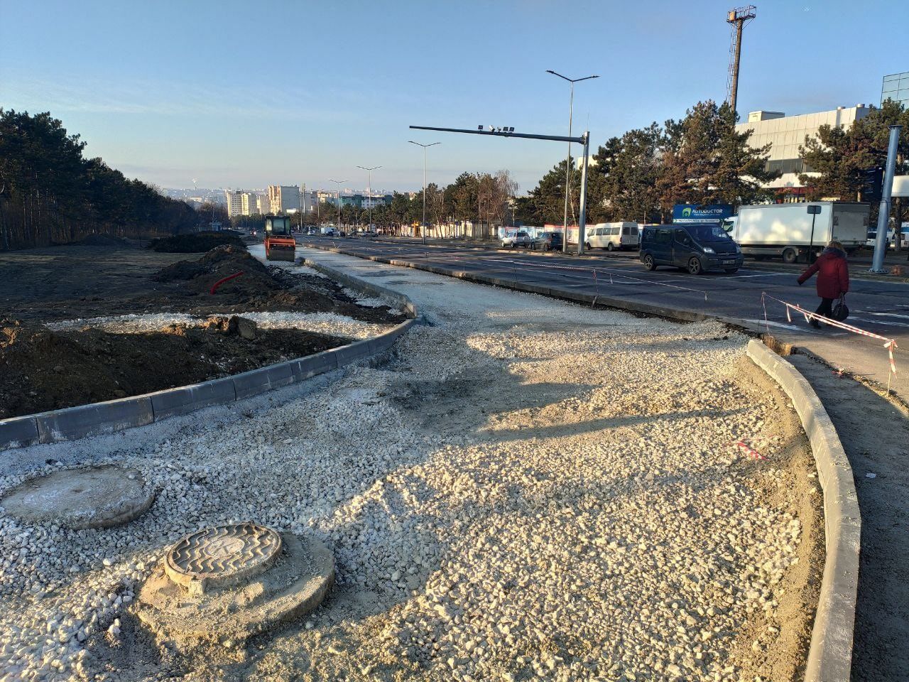 В столичном секторе Рышкановка продолжается ремонт бордюров