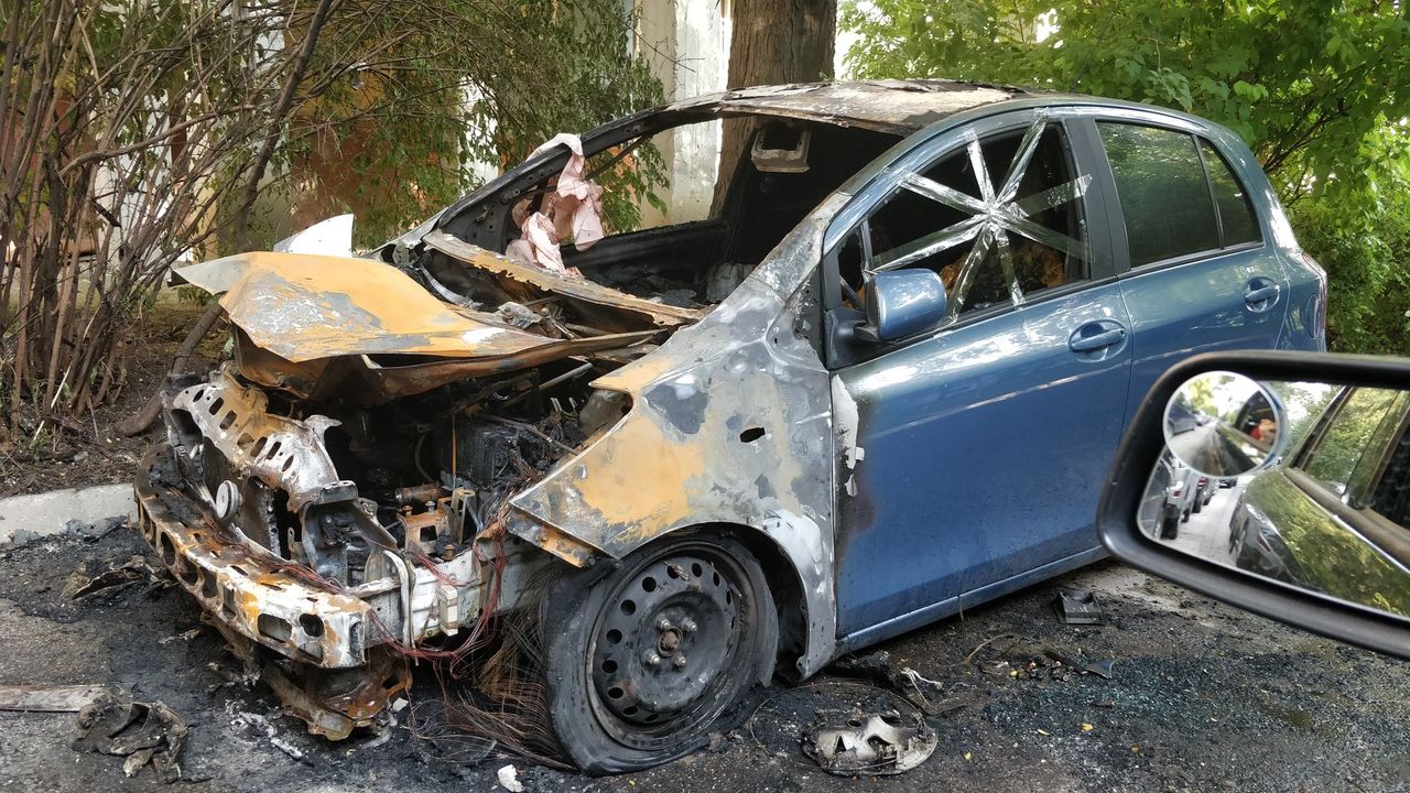 В Кишиневе ночью сгорел автомобиль марки Toyota, еще один был поврежден