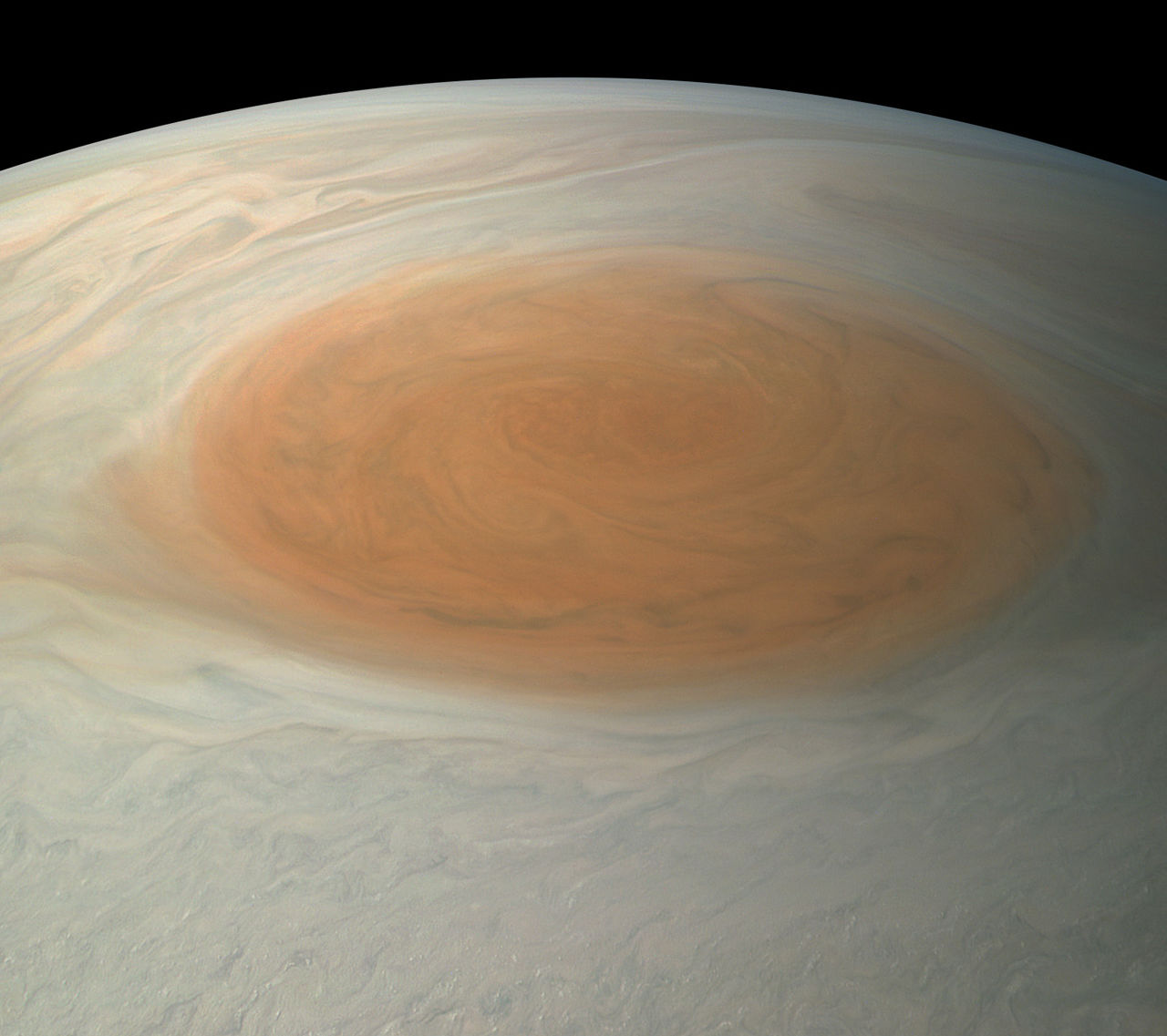 NASA показало красочные фото Юпитера
