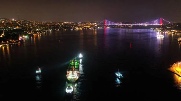 Севшее на мель в Босфоре судно с украинским зерном буксируют на ремонт