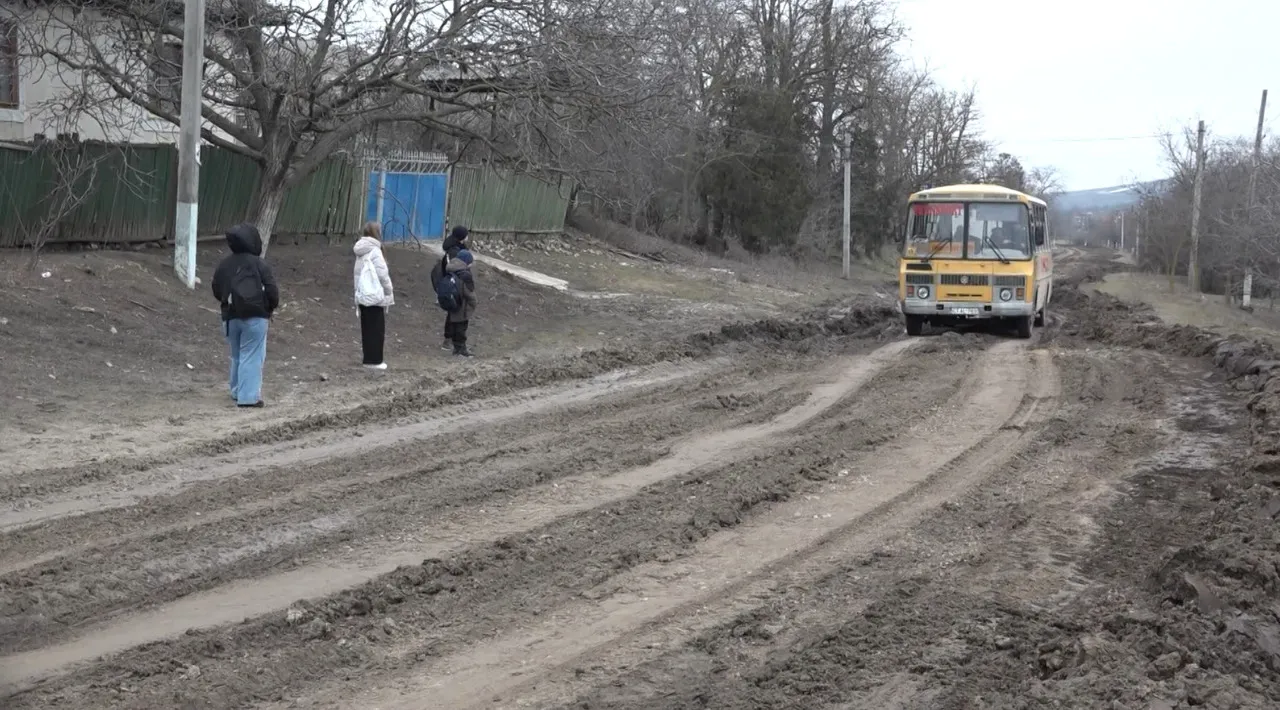 Жители села Акуй не могут выехать после дождей