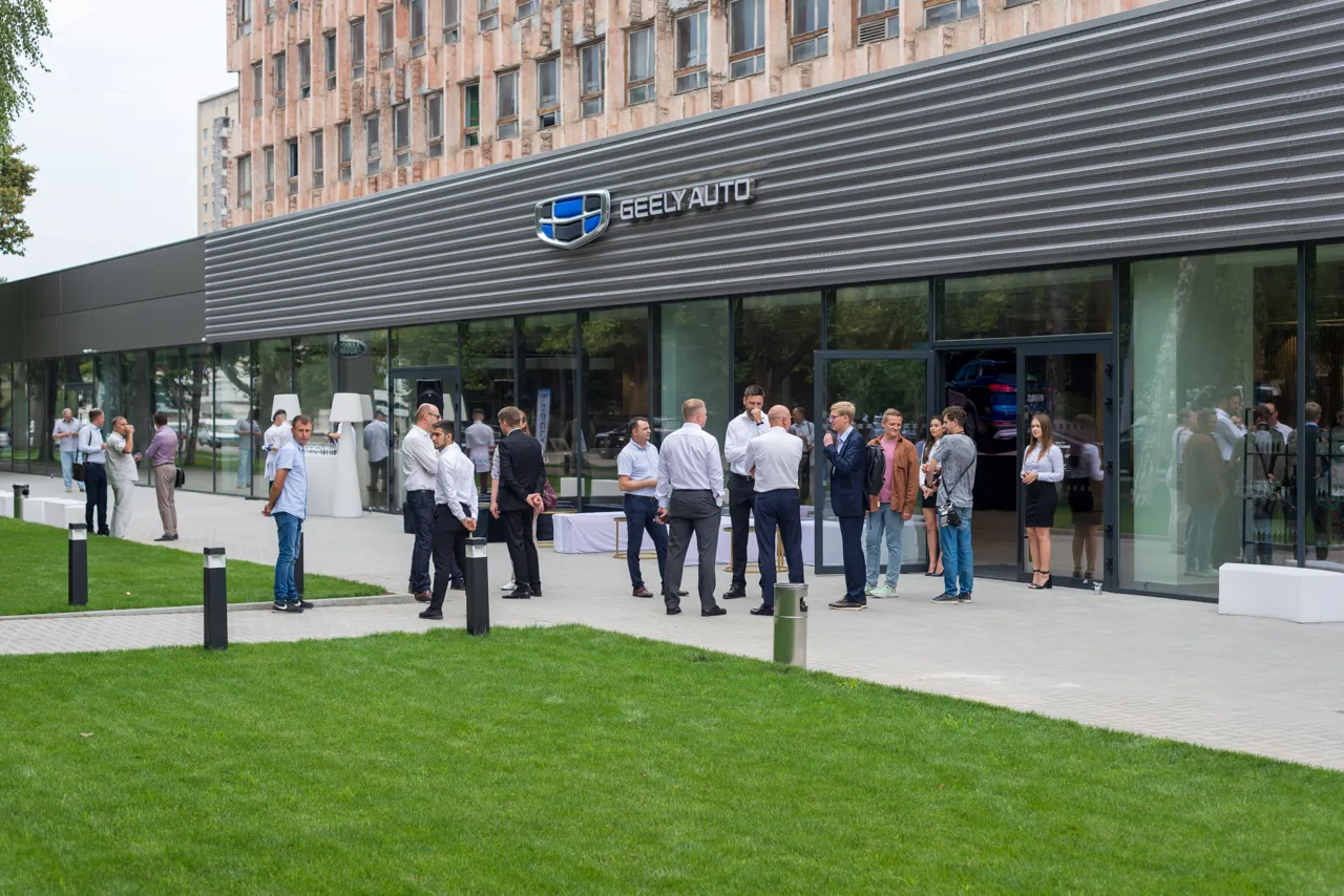 В Кишиневе открыт первый автоцентр Geely