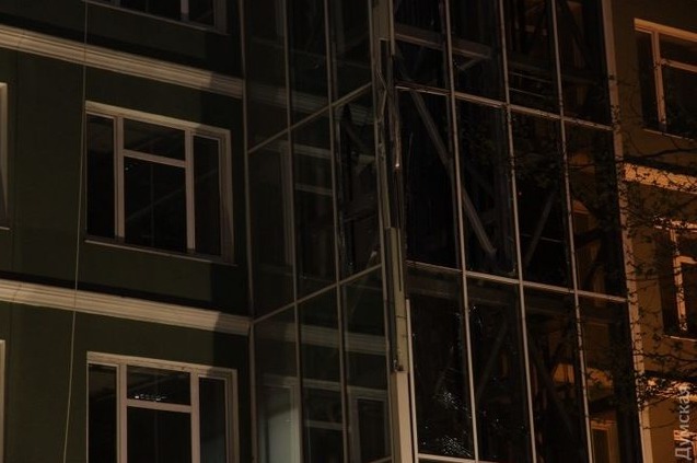 В Одессе в здание банка стреляли из гранатомета