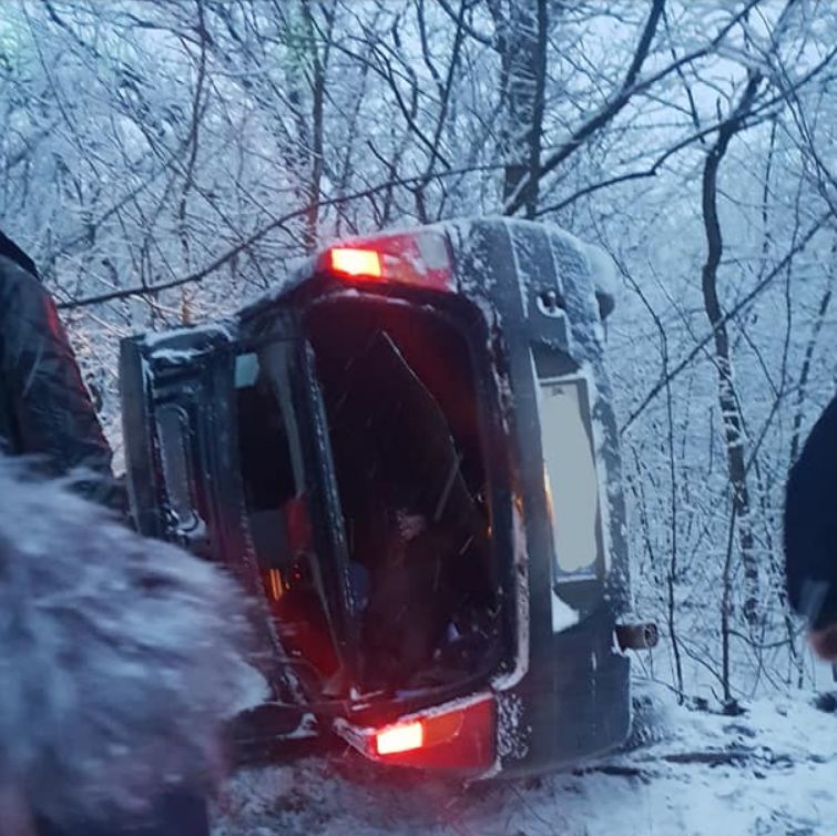 На трассе Вадул-луй-Водэ - Бэлэбэнешть произошло ДТП: перевернулся автомобиль