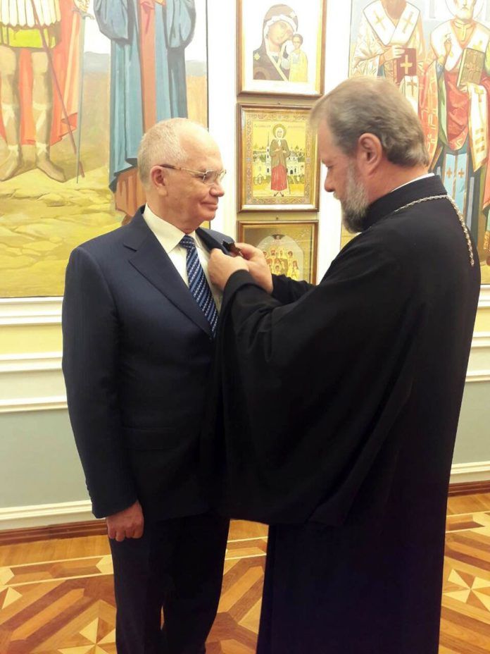 Ambasadorul rus, decorat de mitropolitul Vladimir cu Ordinul Recunoștinței