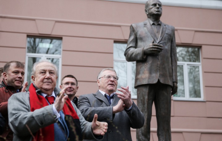 Жириновский открыл памятник самому себе