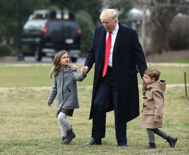 Трамп стал "супердедом", теперь у него 10 внуков