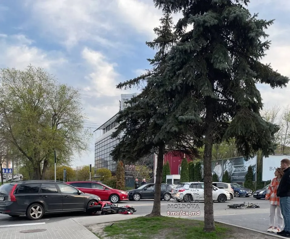 В результате ДТП в Кишиневе пострадали два человека