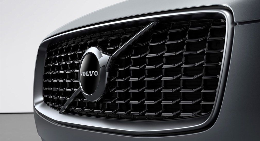 Volvo представила обновленный кроссовер XC90