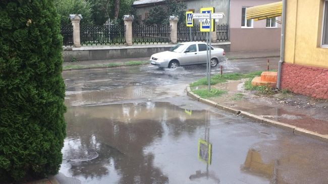 Ливень вновь превратил улицы Кишинева в реки