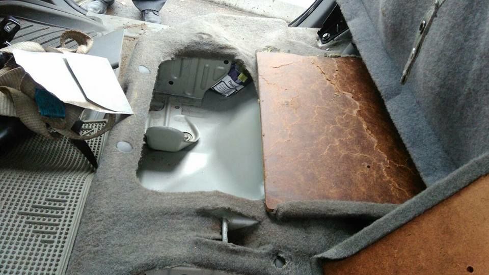 Circa 6.000 de țigarete, depistate în automobilul unui cetățean român