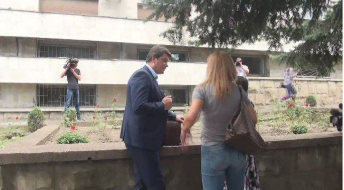 Platon, către mama şi fosta soţie: ... aduceţi-mi şi ceva de mâncare