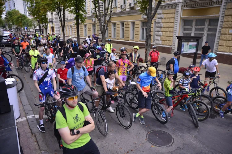 Более 150 человек приняли участие в четвертом марафоне Velo Road Chişinău