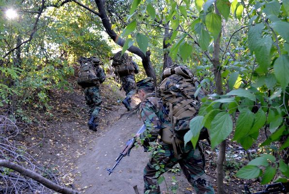Военнослужащие впервые участвуют в соревнованиях по патрулированию в Уэльсе