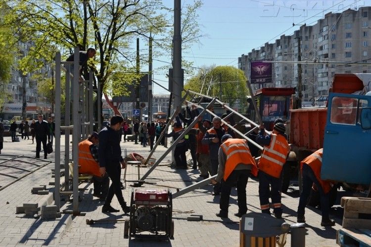 На «новой» остановке транспорта на бульваре Штефана чел Маре установили старые сиденья