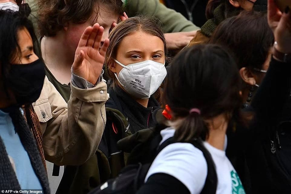 Грета Тунберг возглавила акцию протеста в Глазго