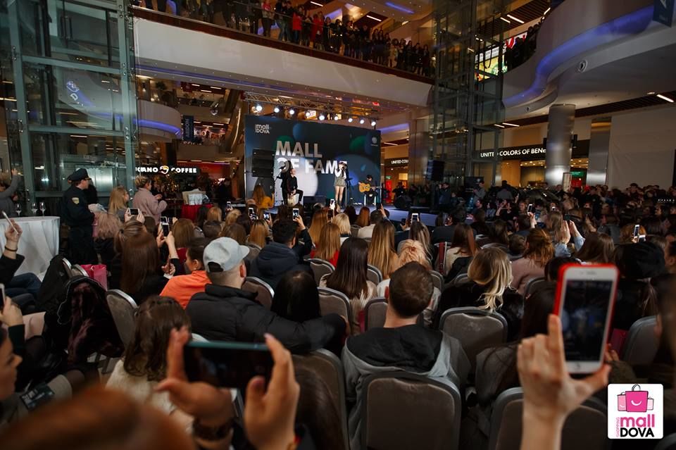 Самые модные наряды принесли весну на „Mall of Fame” ®